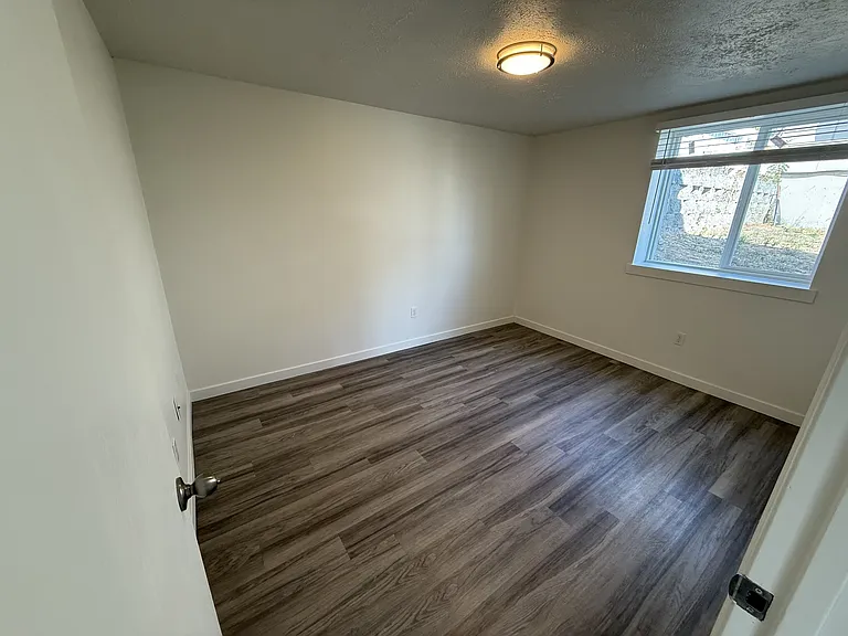 1231 2nd Streetwebster Apartments — Photo 7