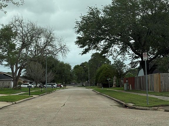 3rd image of 8315 Bee Meadow Ln