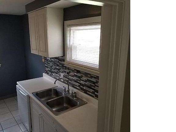 5th image of 204 Eastlawn St