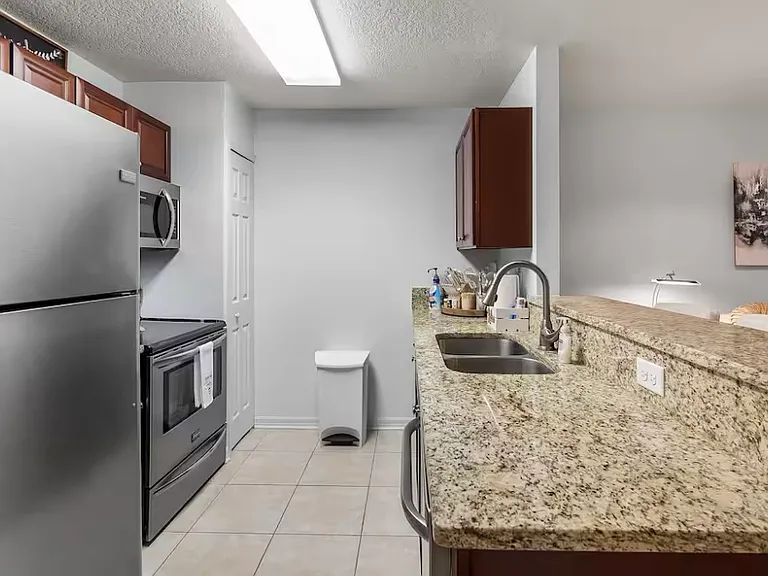 37 Sunnyside Dr — Photo 4