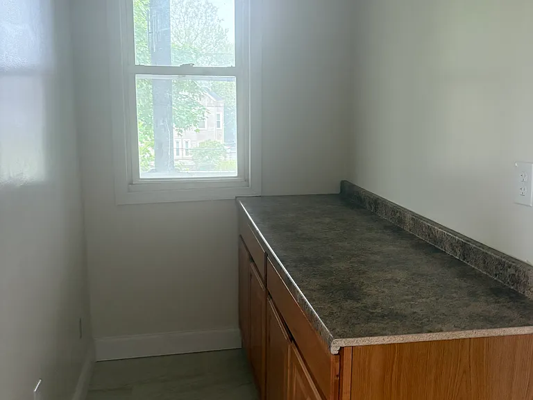 124 Armandine St — Photo 4