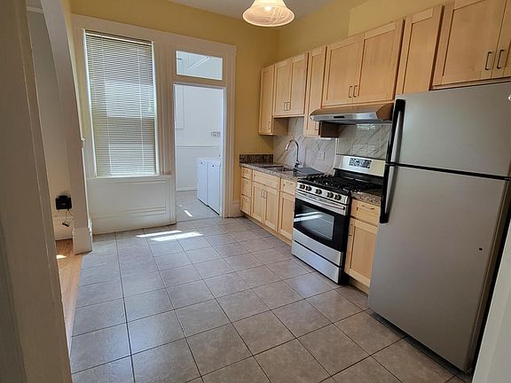 2nd image of 963-965 Filbert St