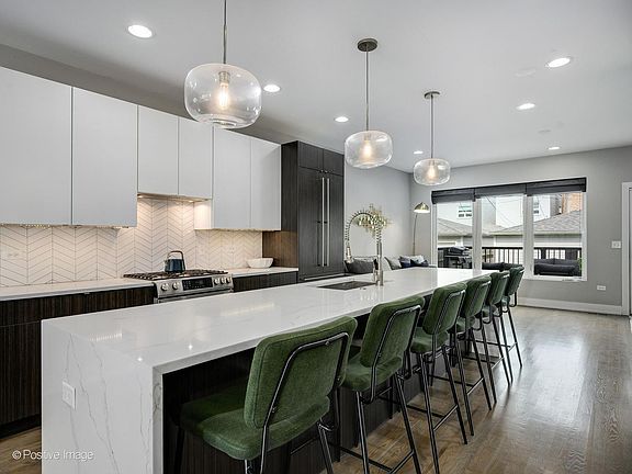 4th image of 2544 W Warren Blvd