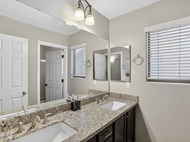 734 W Desert Seasons Dr — Photo 34