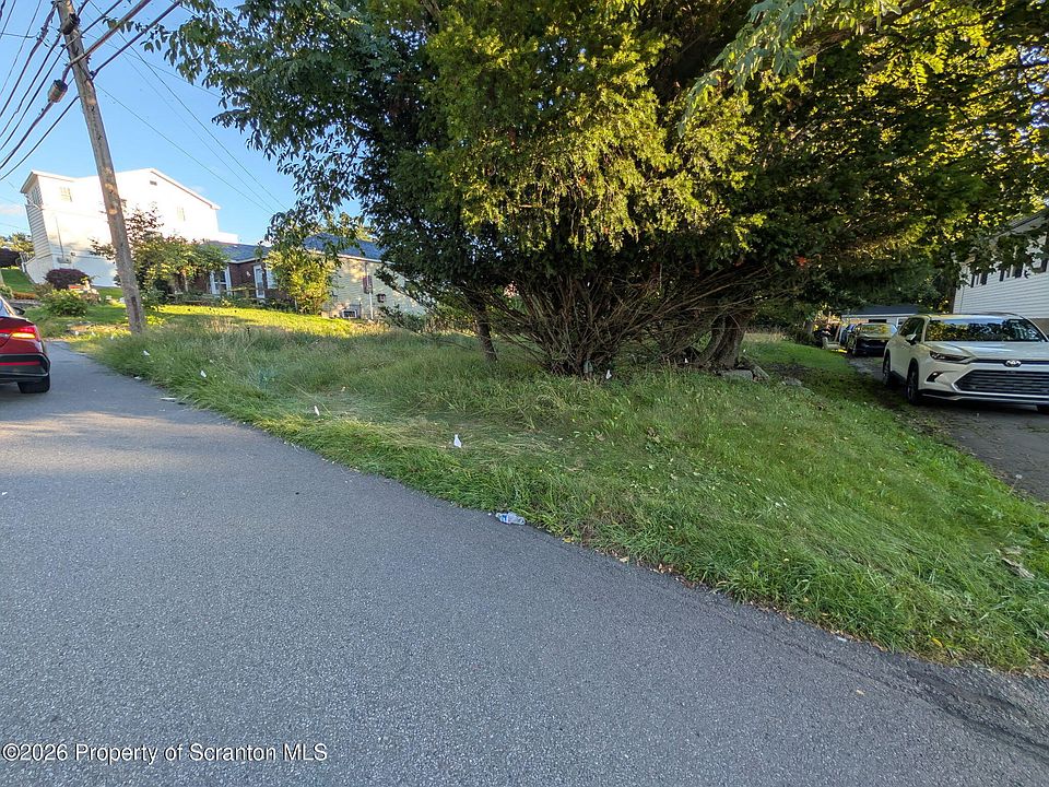 1st image of 1338 E Elm St