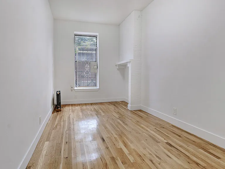 348 W 47th St #2C — Photo 5