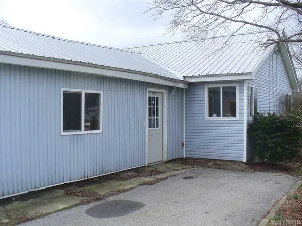 33 Prospect St, Delevan, NY 14042