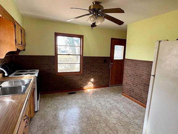 5th image of 165 Gallaher St