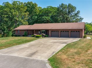 16164 N Country Estates Rd, Effingham, IL 62401