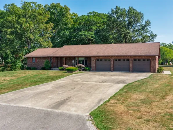 16164 N Country Estates Rd, Effingham, IL 62401