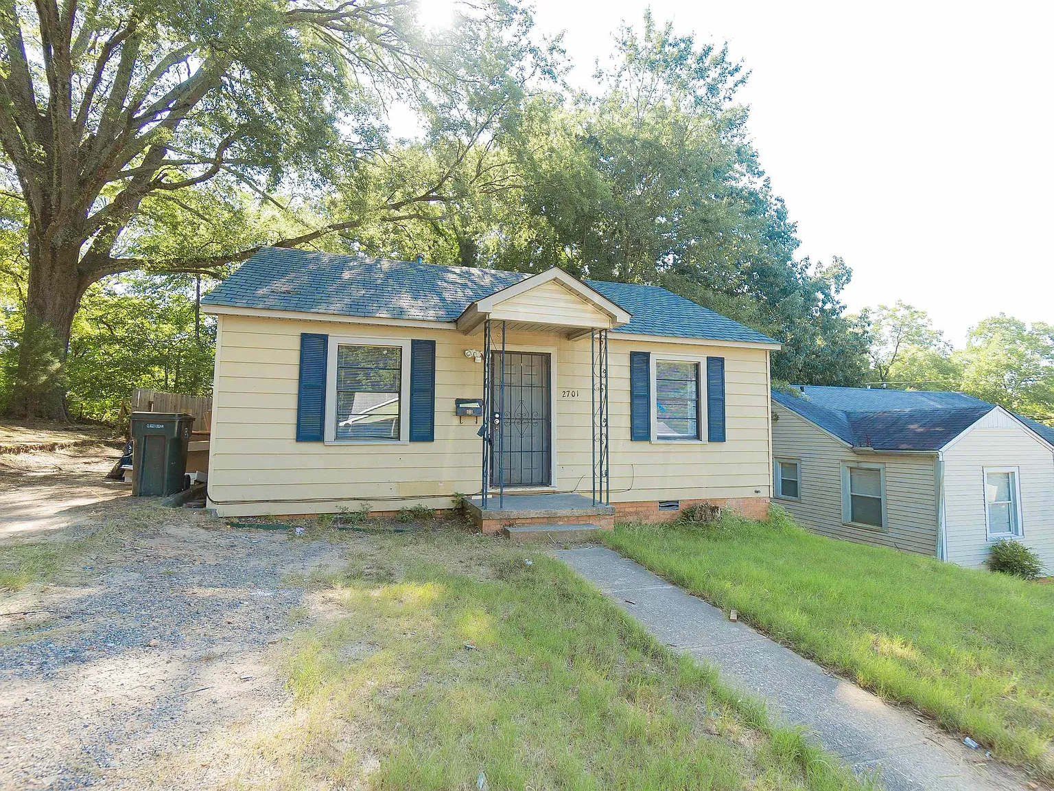 3 bed, 1.0 bath, 1015 sqft, $975 — Photo 2