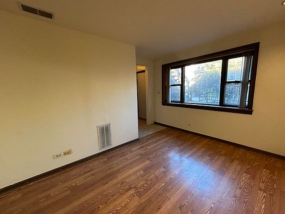 5th image of 3146 N Southport Ave #1
