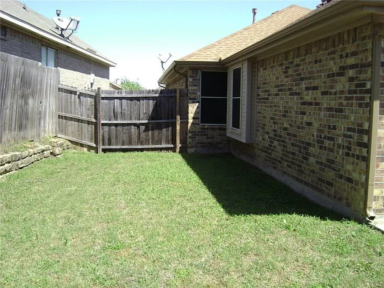 1705 Vista Verde Cir — Photo 17