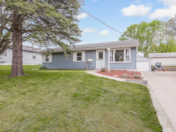 810 S Dayton St, Knoxville, IA 50138