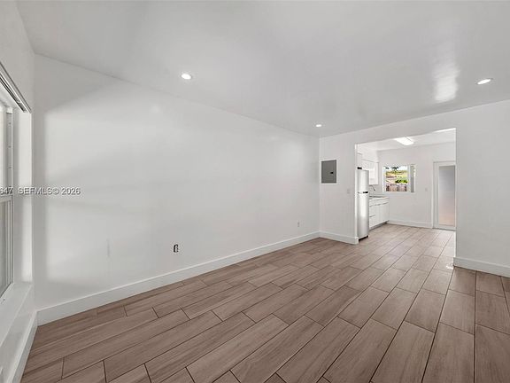 4th image of 520 NW 104th St #520