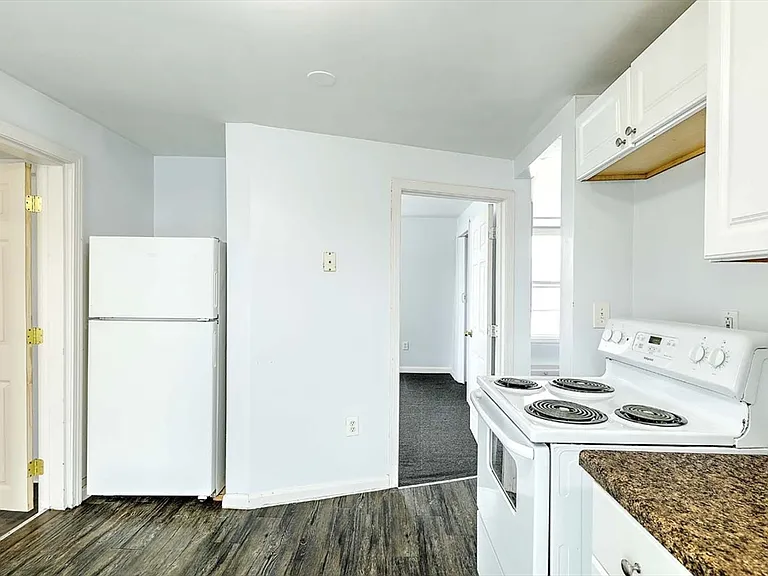 458 Weir St #5 — Photo 2