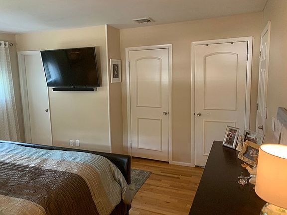 2nd image of 54 Avenue D