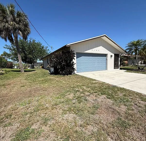 3185 Clifford St — Photo 2