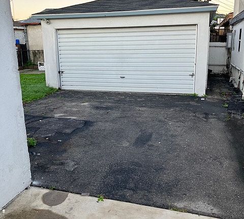 3rd image of 16513 Prairie Ave #16513