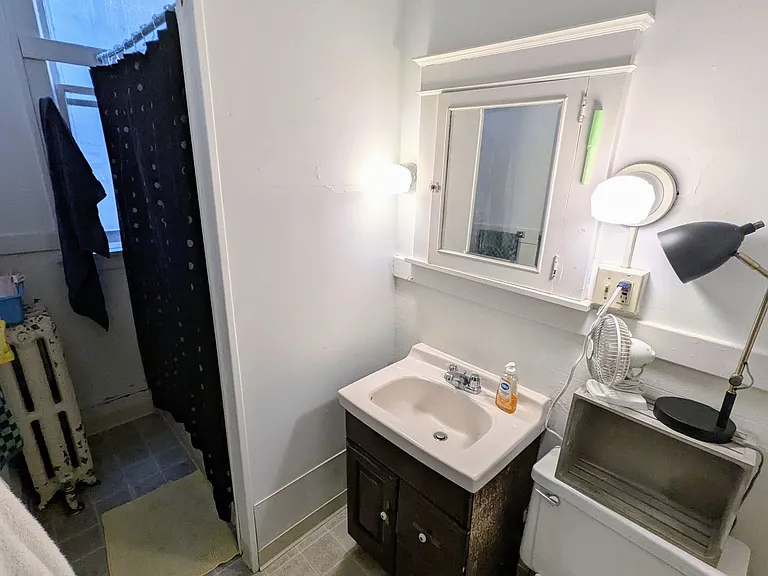 77 Bedford St SE #4 — Photo 16