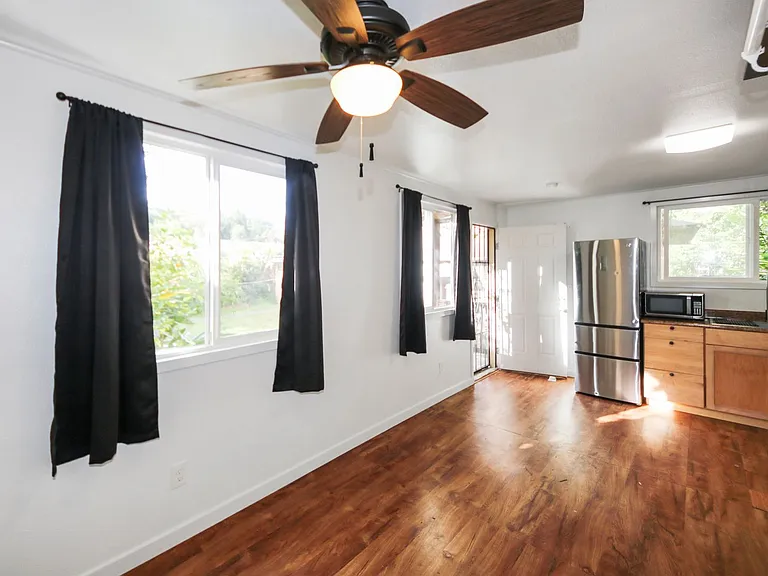 2239 California Ave — Photo 10