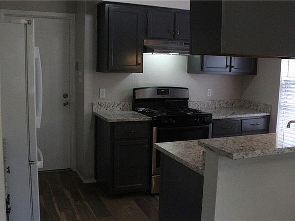 5th image of 810 Chisholm Valley Dr