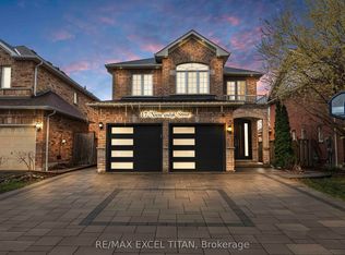17 Nieuwendyk St, Whitby, ON L1P 1W5