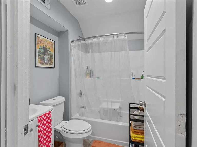 227 N Willett St #103 — Photo 12