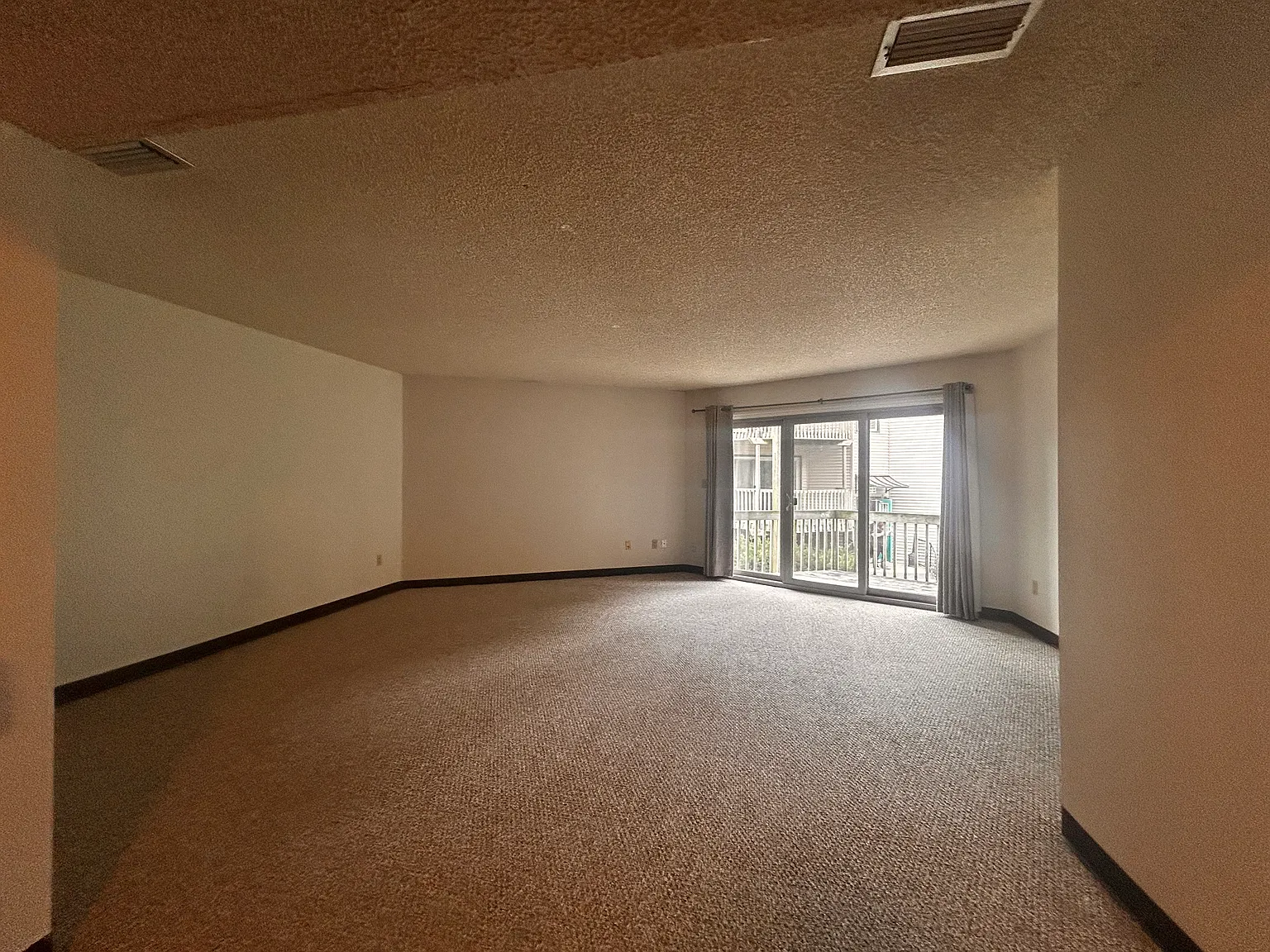 2 bed, 1.5 bath, 1000 sqft, $960 — Photo 3