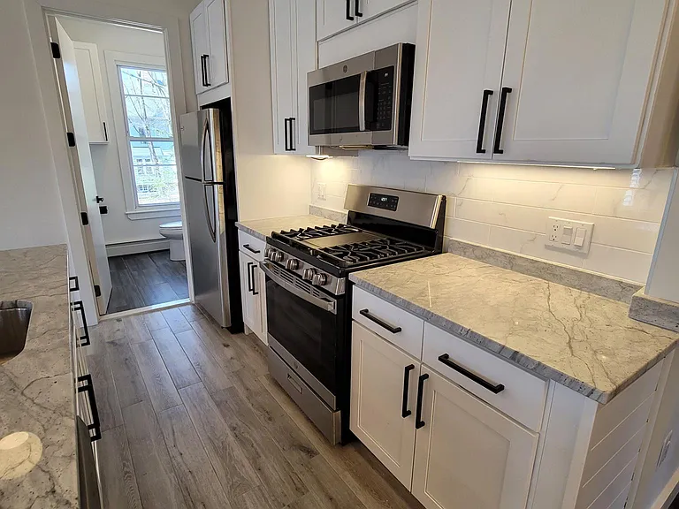682 Whitney Ave #2 — Photo 4