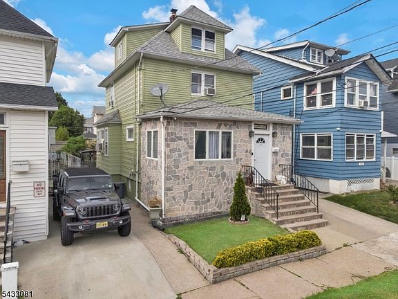 2nd image of 269 18Th Ave