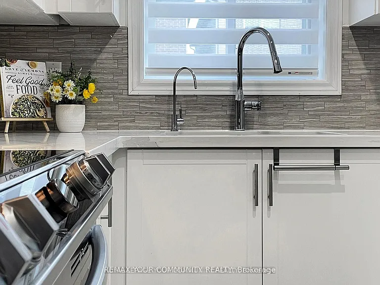 52 Four Seasons Cres — Photo 7