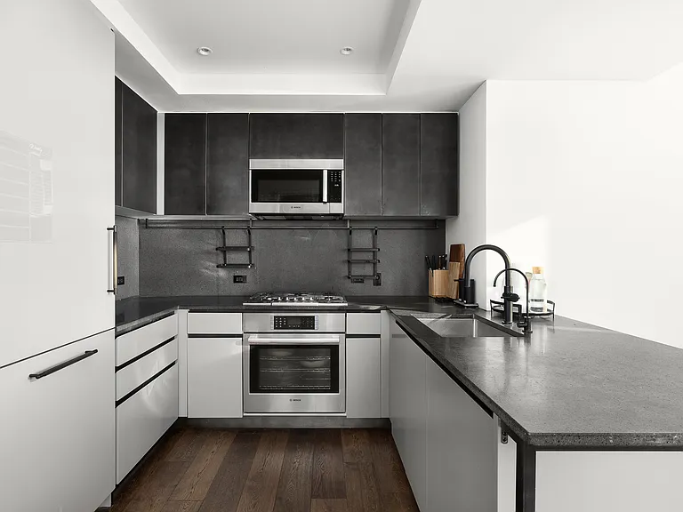 11 Hoyt St #45H — Photo 6