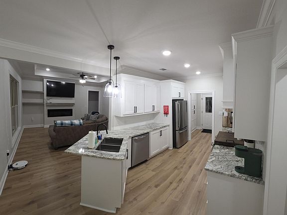 4th image of 10 Cottontail Way E