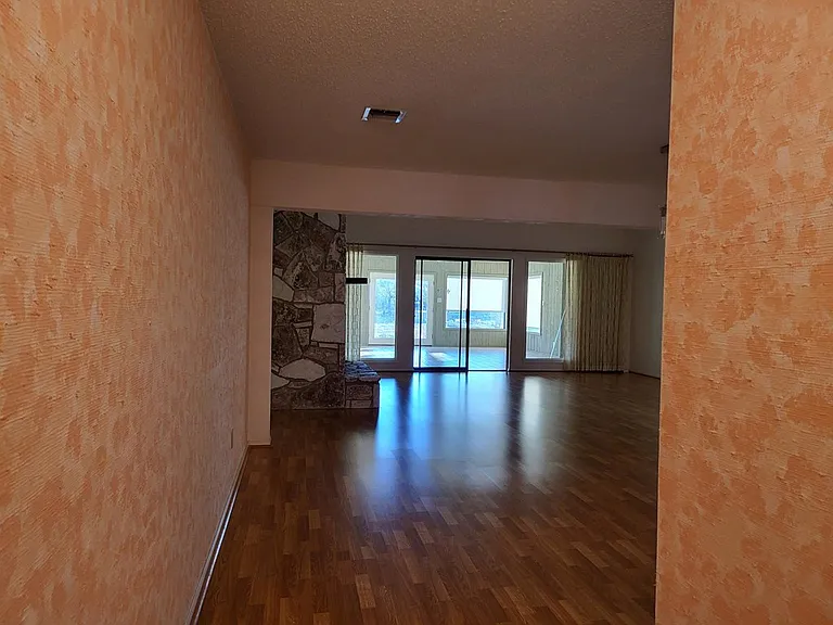 547 Fairway Dr — Photo 6