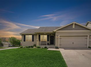 1711 E Boston Pl, Indianola, IA 50125