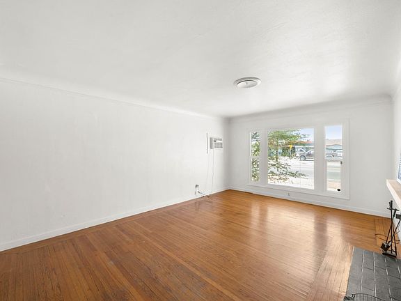 4th image of 128 E 12th St