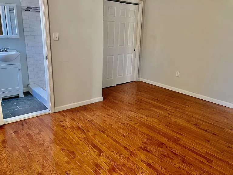 5301 Catharine Street — Photo 5