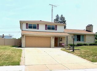 6121 Pershing Blvd, Kenosha, WI 53142