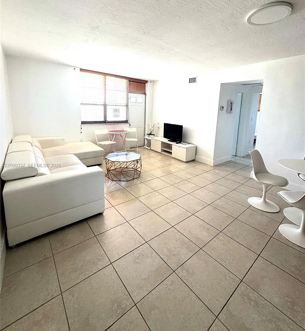 1 bed, 563 sqft, $2,200 — Photo 4