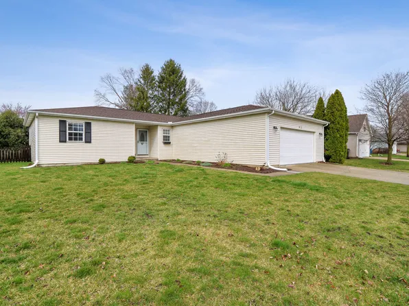 413 Rosewood, Saint Joseph, IL 61873