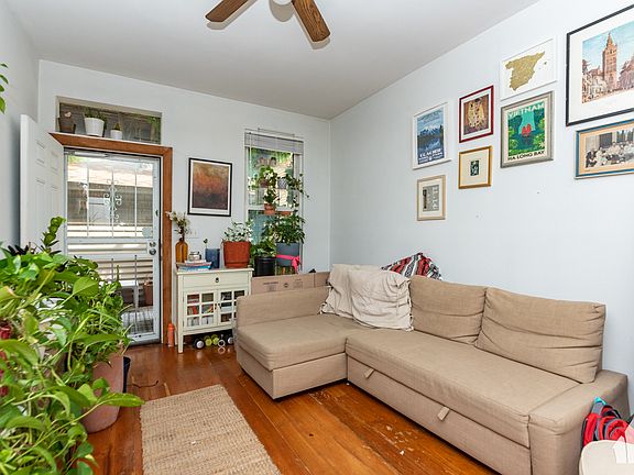 3rd image of 1247 N Paulina St APT 1R
