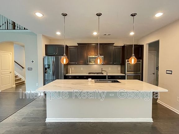 5th image of 3816 Thackary Dr