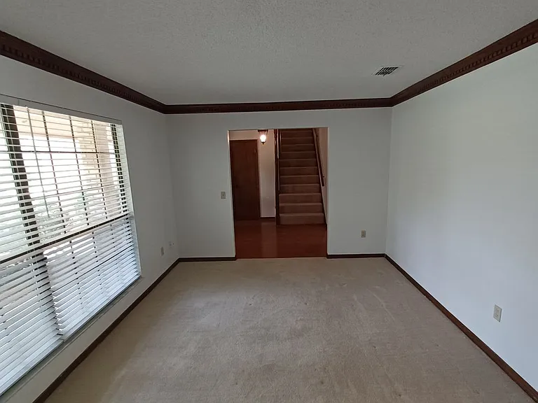 2295 Foxwood Dr — Photo 6