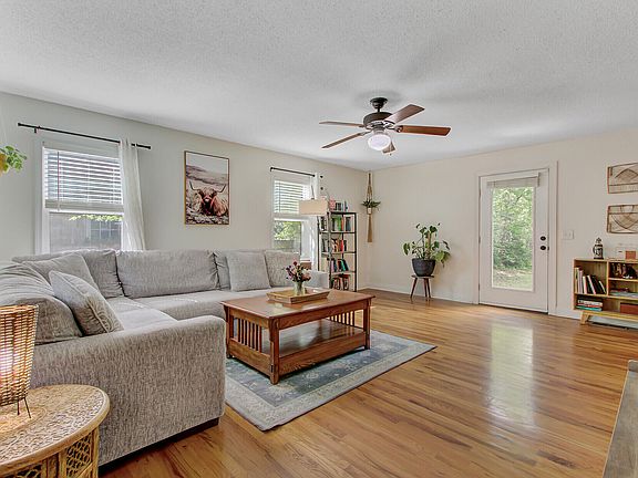 2nd image of 4709 Marlboro Pl