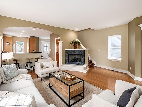 4th image of 1293 Avondale Ave