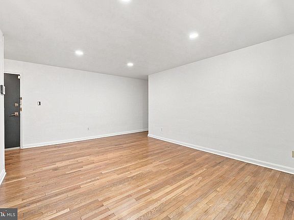 5th image of 95 E Wayne Ave APT 212