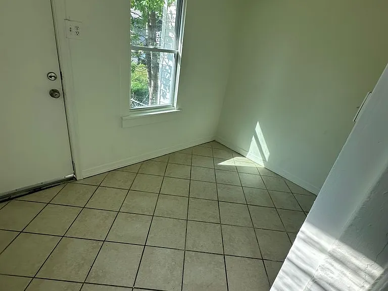420 Valley Rd — Photo 10