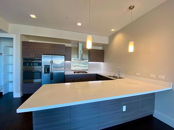 Open Kitchen and Breakfast Bar
