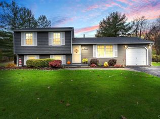 7837 Running Brook Ln, Cicero, NY 13039